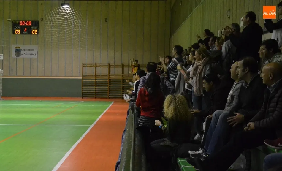 Foto 10 - &Eacute;xtasis en Conde de Fox&aacute; con la memorable remontada del III Juvenil ante el l&iacute;der invicto  