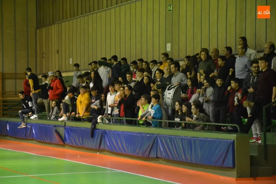 Foto 9 - &Eacute;xtasis en Conde de Fox&aacute; con la memorable remontada del III Juvenil ante el l&iacute;der invicto  