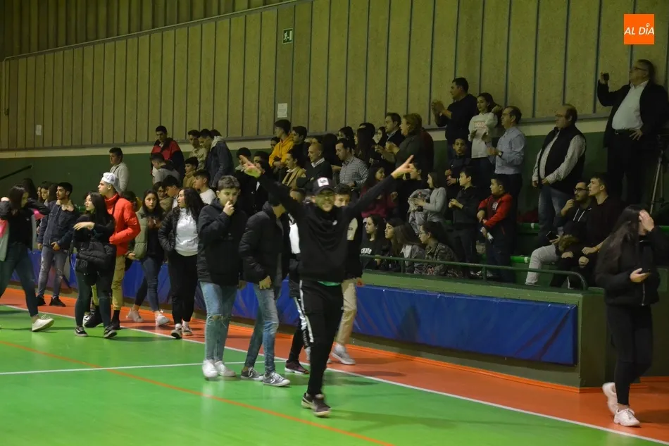 Foto 5 - &Eacute;xtasis en Conde de Fox&aacute; con la memorable remontada del III Juvenil ante el l&iacute;der invicto  