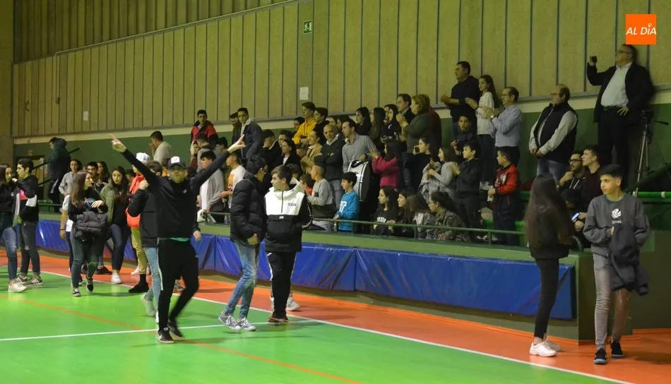 Foto 6 - &Eacute;xtasis en Conde de Fox&aacute; con la memorable remontada del III Juvenil ante el l&iacute;der invicto  