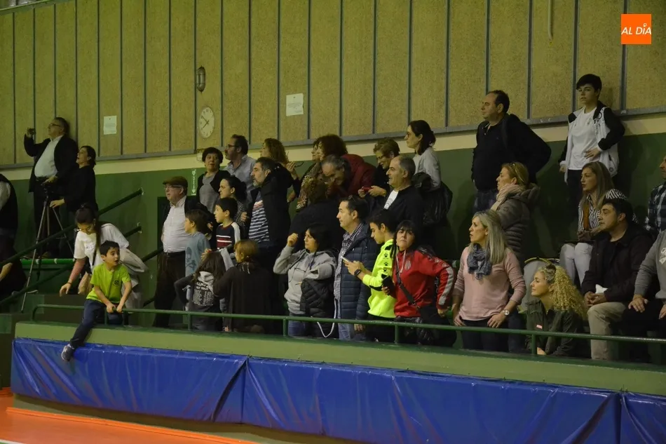 Foto 8 - &Eacute;xtasis en Conde de Fox&aacute; con la memorable remontada del III Juvenil ante el l&iacute;der invicto  