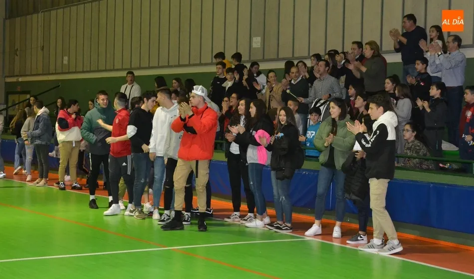 Foto 3 - &Eacute;xtasis en Conde de Fox&aacute; con la memorable remontada del III Juvenil ante el l&iacute;der invicto  