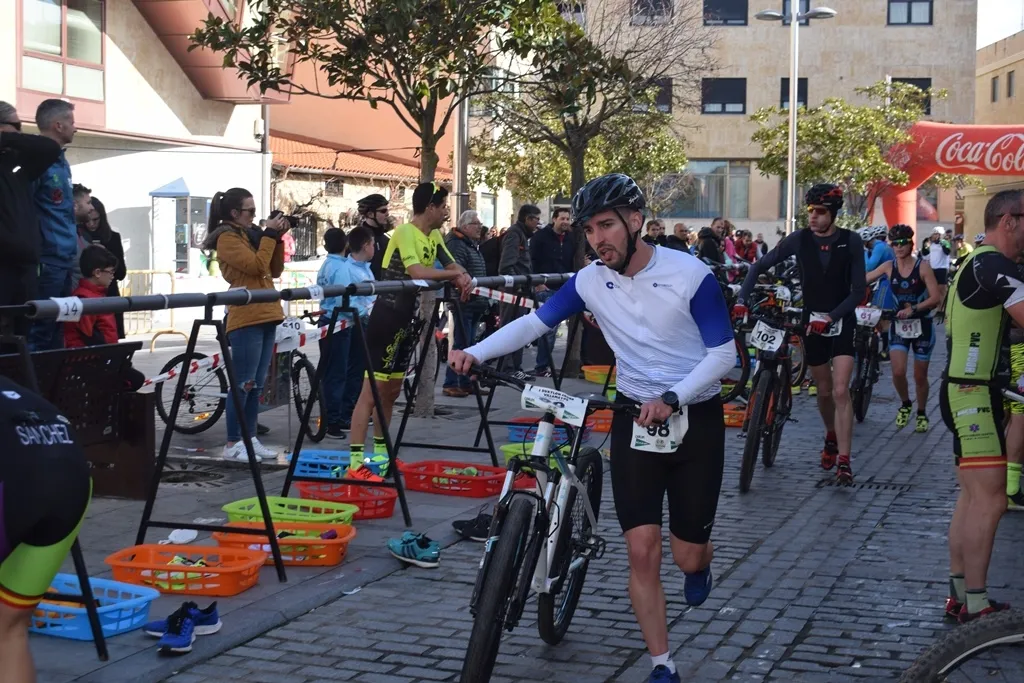 Foto 2 - El I Duatl&oacute;n Cross de Villamayor corona a Antonio Cerezo y Sonia S&aacute;nchez como vencedores