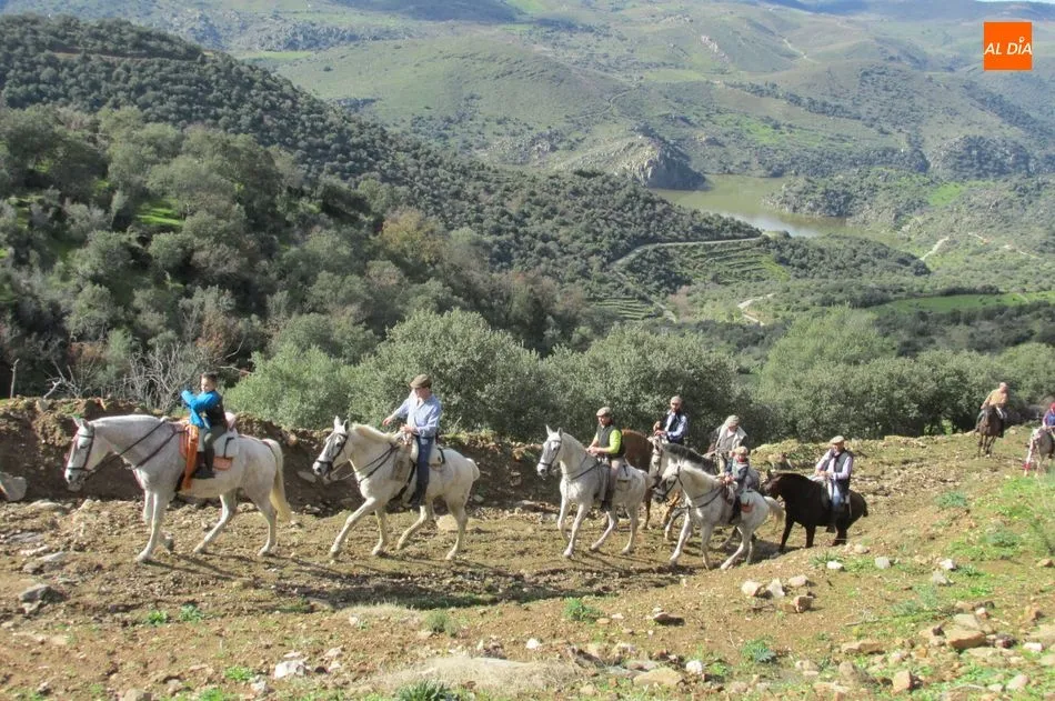 Foto 4 - El colectivo Aficionados al caballo realiza una ruta por las arribes de Vilvestre  