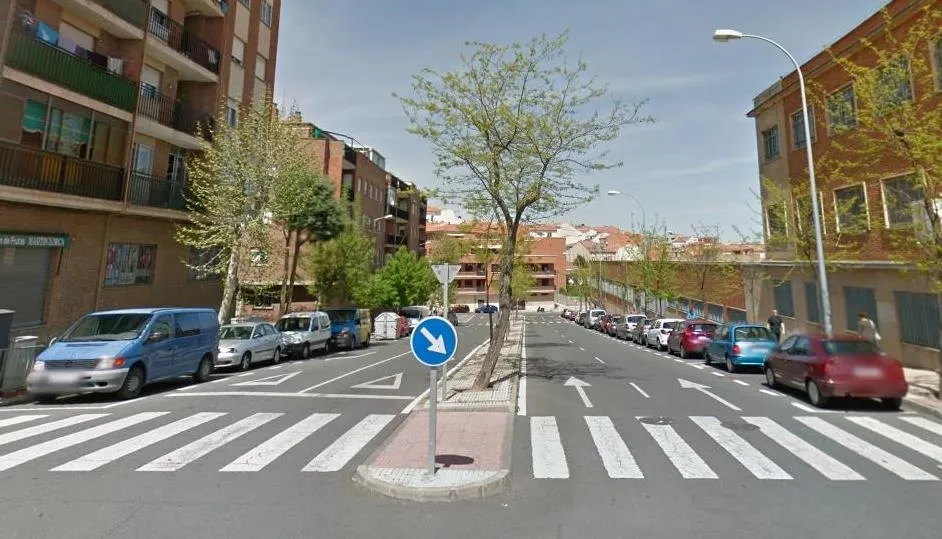 Calle Almenara, vista desde la carretera de Ledesma. Foto de Google Maps
