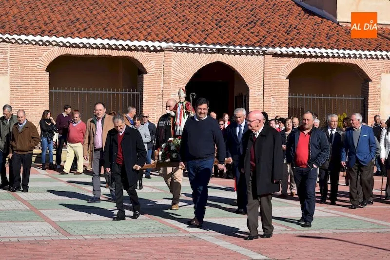 Salida en procesión de San Blas en Garcihernández / Pedro Zaballos