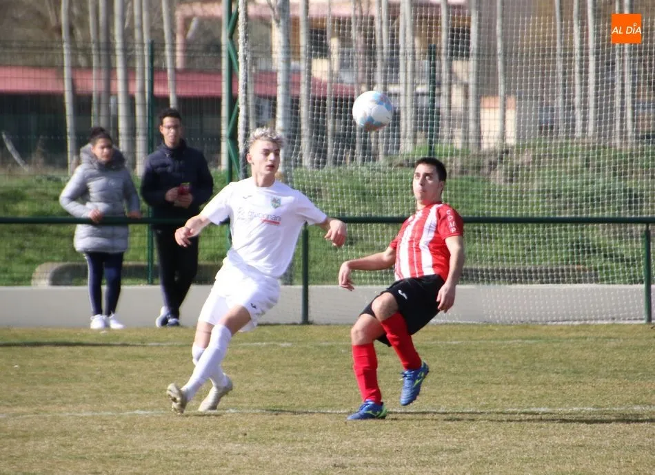 El equipo Aficionado se midió al Pizarrales en la Dehesa