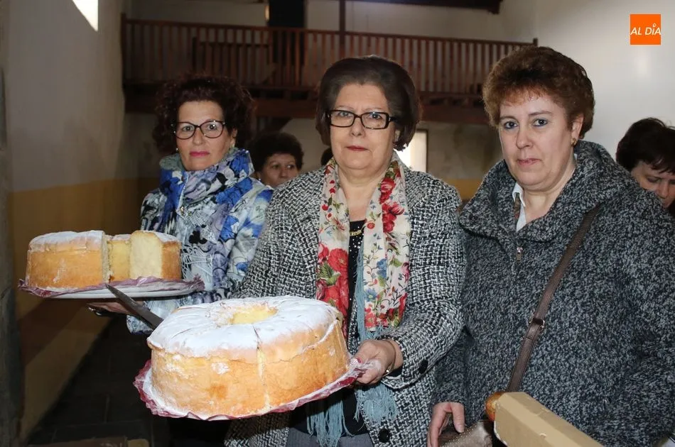 El bollo maimón se reparte cada año al final de la celebración religiosa