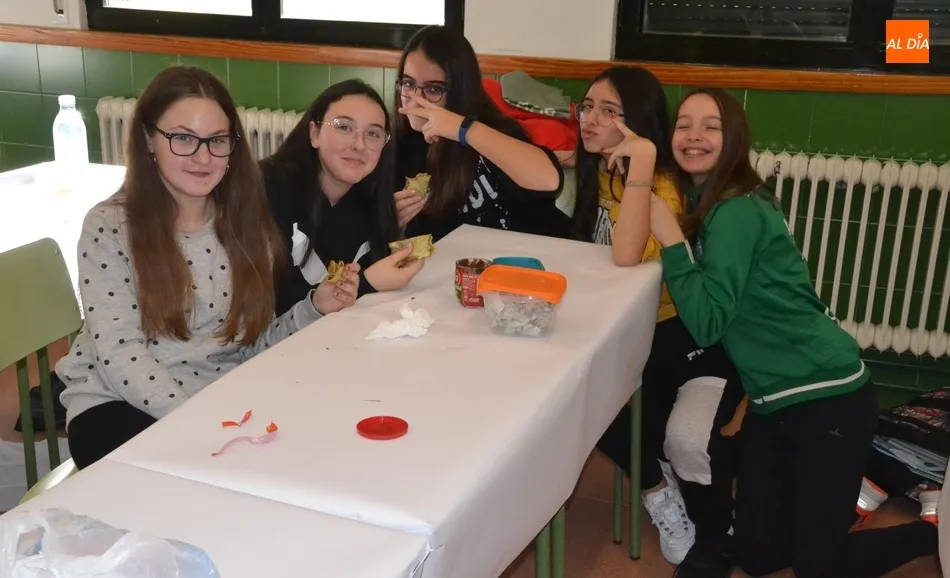 Foto 11 - Los alumnos del Fray &lsquo;se trasladan&rsquo; a Francia elaborando crepes en el propio centro