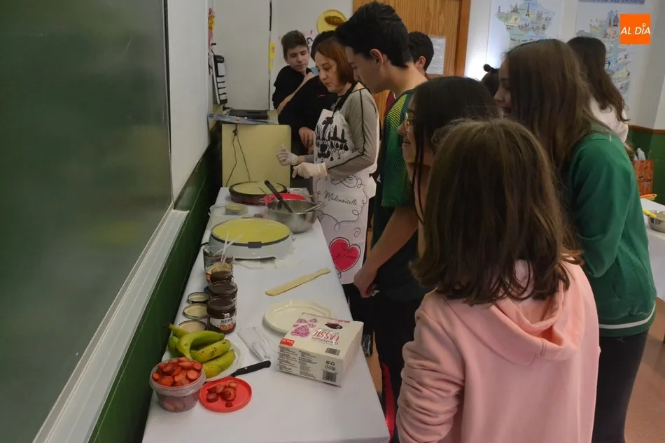 Foto 8 - Los alumnos del Fray &lsquo;se trasladan&rsquo; a Francia elaborando crepes en el propio centro