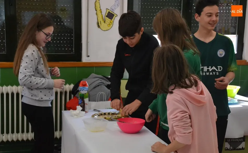 Foto 3 - Los alumnos del Fray &lsquo;se trasladan&rsquo; a Francia elaborando crepes en el propio centro