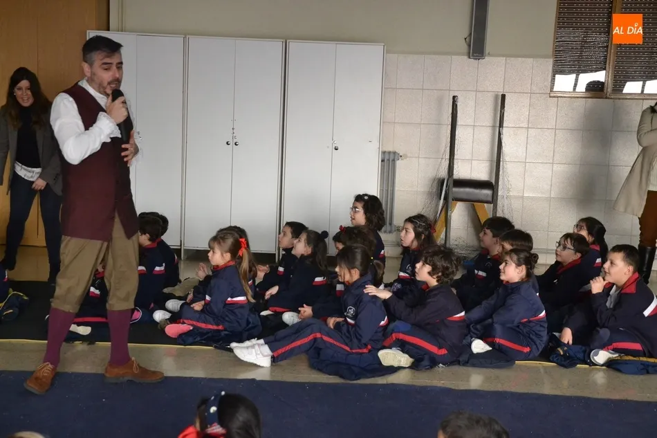 Foto 11 - El Colegio Misioneras de la Providencia celebra su fiesta con &oacute;pera y orientaci&oacute;n  
