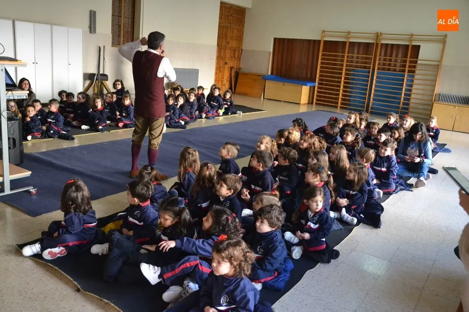 Foto 9 - El Colegio Misioneras de la Providencia celebra su fiesta con &oacute;pera y orientaci&oacute;n  
