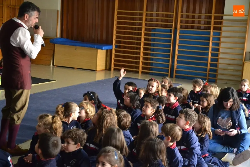 Foto 8 - El Colegio Misioneras de la Providencia celebra su fiesta con &oacute;pera y orientaci&oacute;n  