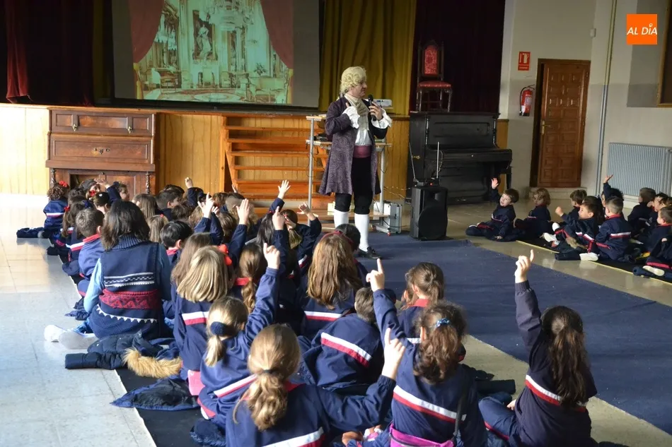 Foto 3 - El Colegio Misioneras de la Providencia celebra su fiesta con &oacute;pera y orientaci&oacute;n  