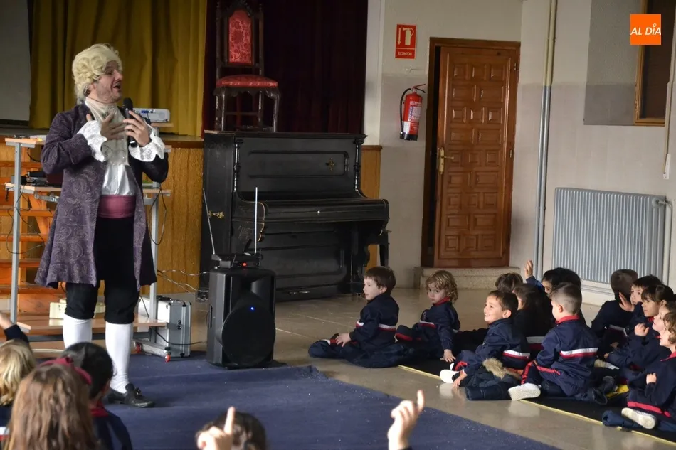 Foto 2 - El Colegio Misioneras de la Providencia celebra su fiesta con &oacute;pera y orientaci&oacute;n  