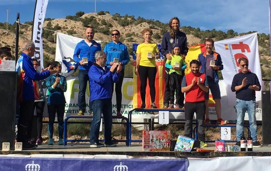 Foto 2 - El Ciudad Rodrigo Orientaci&oacute;n estrena la temporada 2020 con dos trofeos en tierras alicantinas  