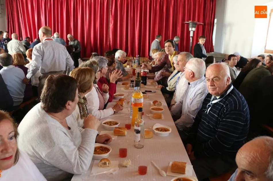 Foto 3 - Los vecinos de Peralejos de Abajo celebran San Blas con actos religiosos y un potaje  