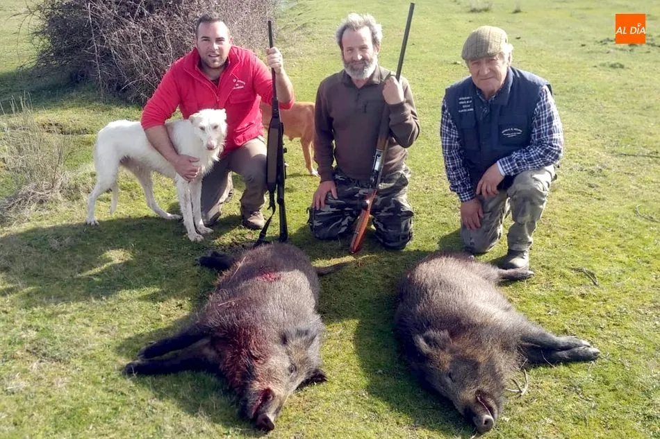 Jesús, Juan y José con las cochinas abatidas este domingo pasado