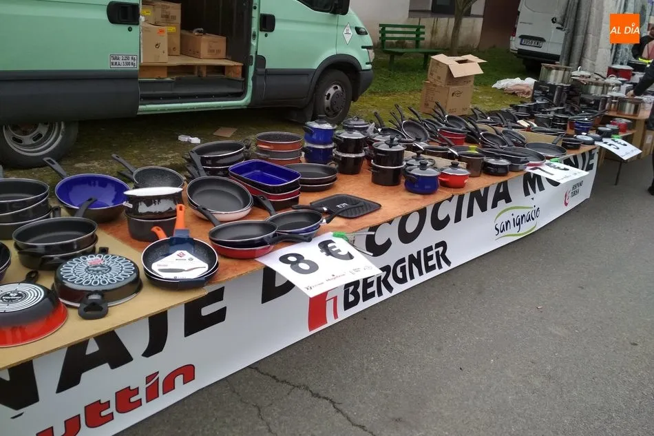 Foto 4 - La buena temperatura anima la afluencia al mercadillo portugu&eacute;s de Trabanca en una fecha muy...