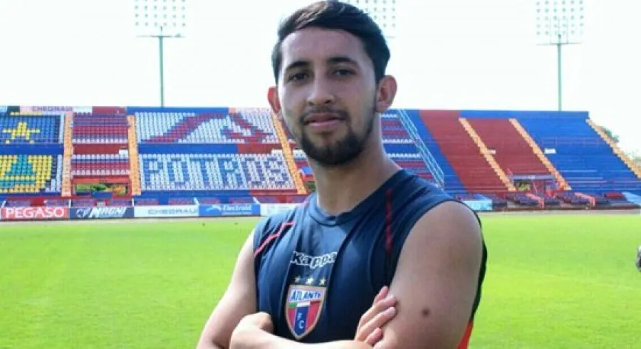 Diego Aguilar posa ante las cámaras
