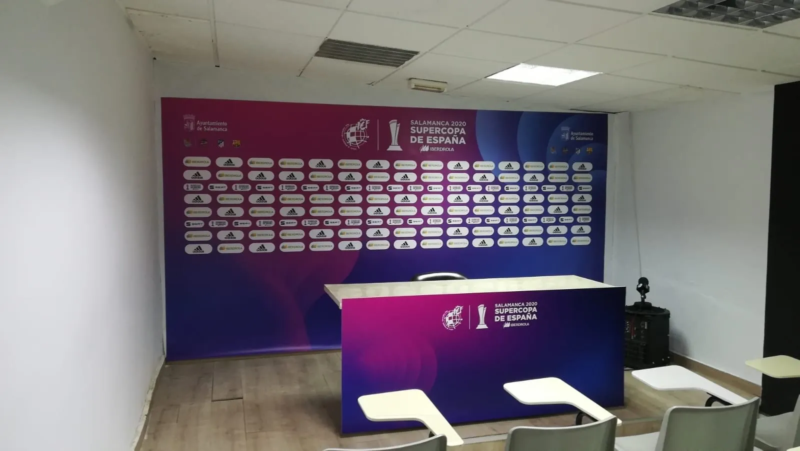 Foto 8 - El Helm&aacute;ntico se pone sus mejores galas para la Supercopa: nuevos banquillos a lo F&oacute;rmula 1,...