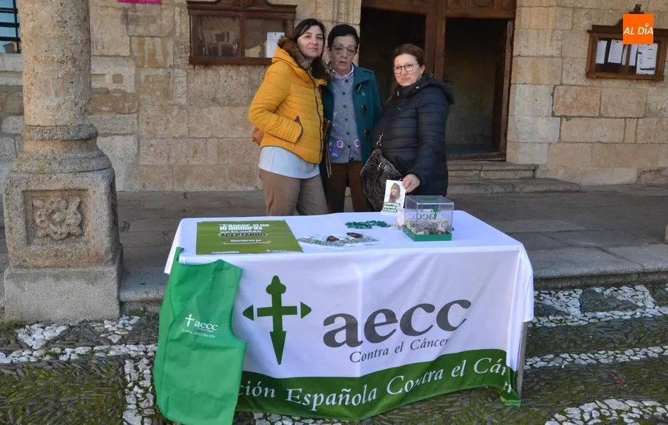 La AECC instala una mesa petitoria con motivo del Día Mundial contra el Cáncer  