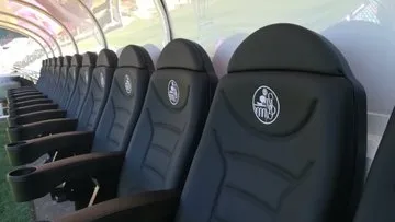 Los nuevos banquillos del Helmántico