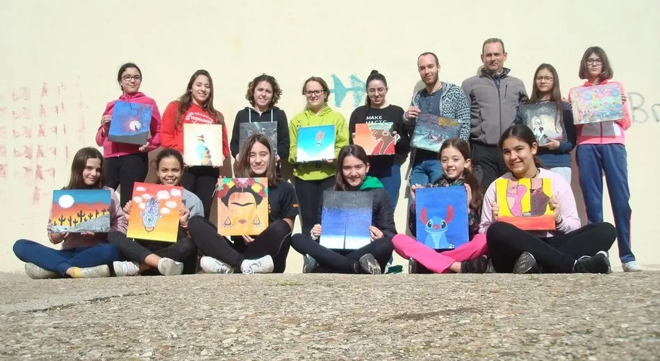 Alumnos participantes en el taller de pintura