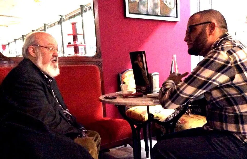 Cuerda, durante la charla en la Casa Lis junto al autor de la entrevista