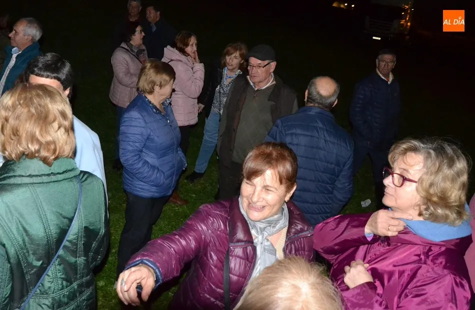 Foto 2 - Fant&aacute;stico ambiente en la &uacute;ltima hoguera precarnavalera de Mir&oacute;briga  