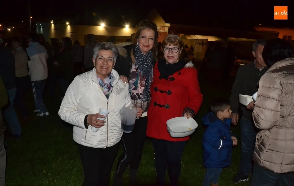 Foto 8 - Fant&aacute;stico ambiente en la &uacute;ltima hoguera precarnavalera de Mir&oacute;briga  