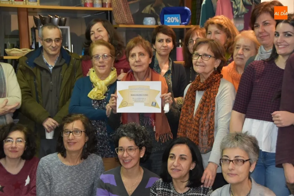 Foto 2 - Lola, 81 a&ntilde;os, la voluntaria m&aacute;s veterana de Oxfam Interm&oacute;n en Salamanca  