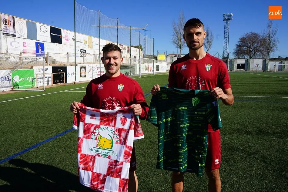 Foto 4 - Juancar y Julien ya visten la camiseta del CD Guijuelo