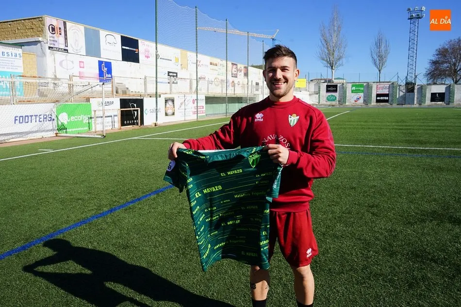 Foto 2 - Juancar y Julien ya visten la camiseta del CD Guijuelo
