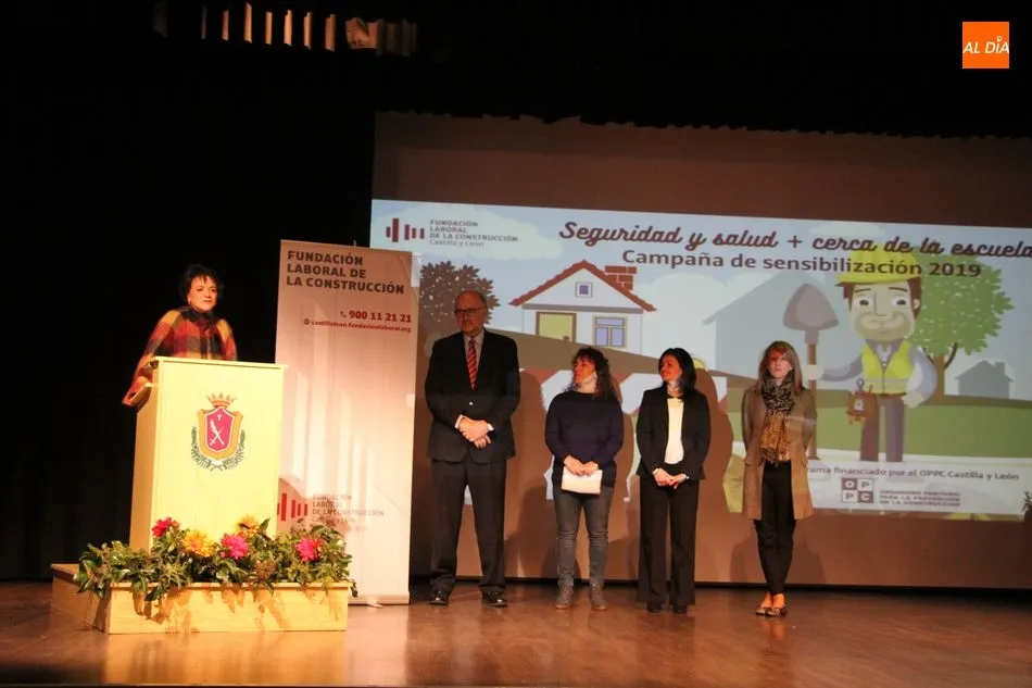 Foto 9 - Ana G&oacute;mez recibe en Vitigudino el primer premio del concurso 'Seguridad y Salud + Cerca de la...