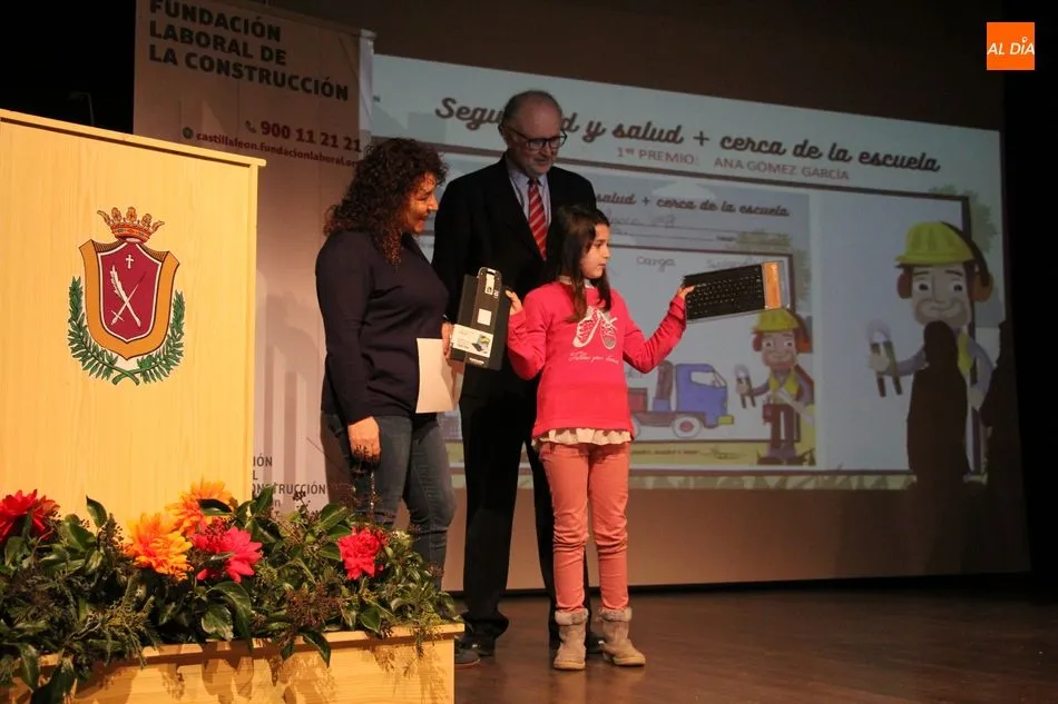 Foto 11 - Ana G&oacute;mez recibe en Vitigudino el primer premio del concurso 'Seguridad y Salud + Cerca de la...