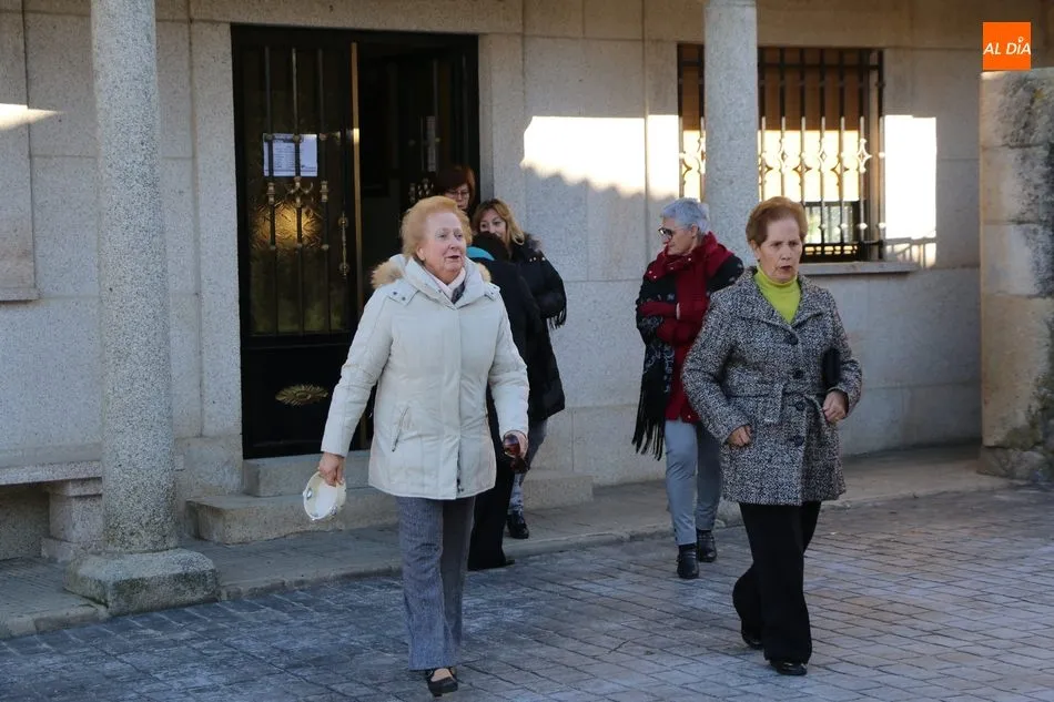 Foto 7 - Rosa Hern&aacute;ndez recibe el bast&oacute;n de mando municipal en Mieza  
