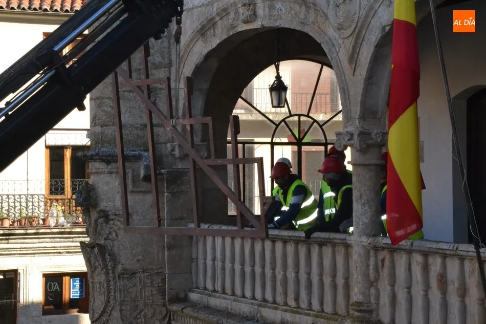 Foto 8 - La Plaza Mayor empieza a vestirse de Carnaval  