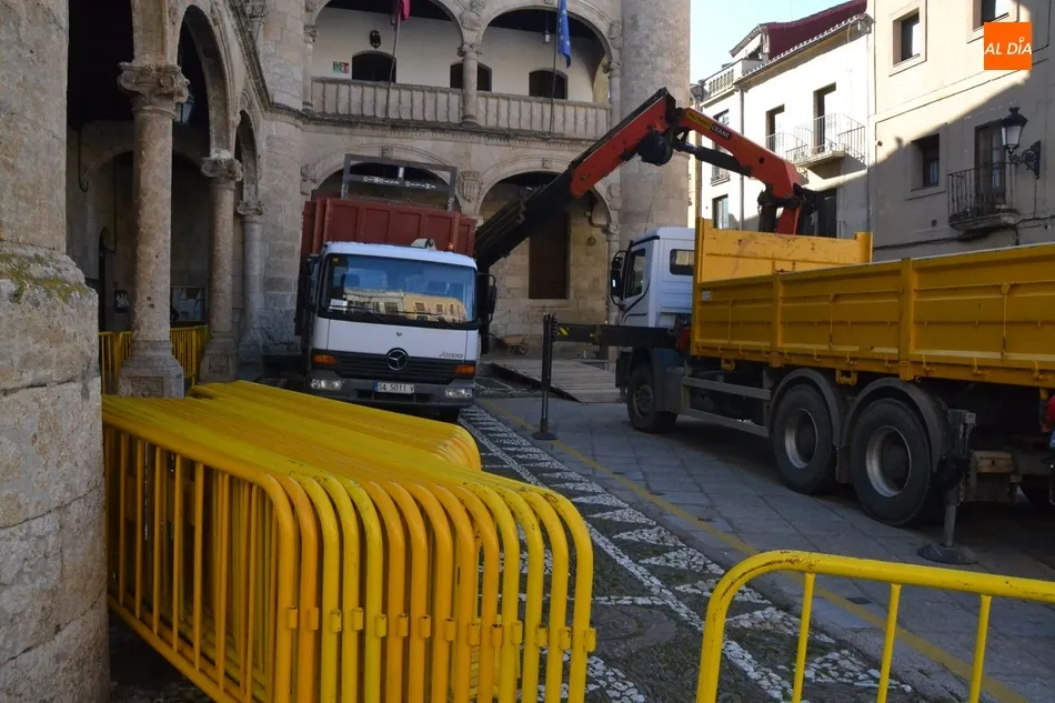 Foto 5 - La Plaza Mayor empieza a vestirse de Carnaval  