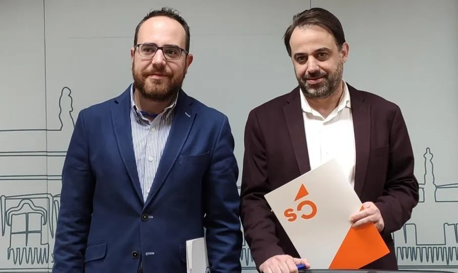 El portavoz adjunto del Grupo Popular, Daniel Llanos, y el portavoz del Grupo Ciudadanos, Fernando Castaño. Foto EP