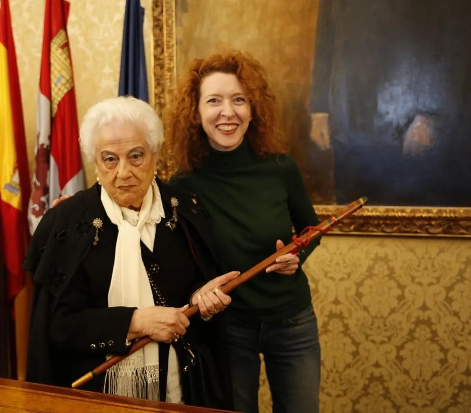 Foto 3 - Las mujeres de Salamanca reciben el bast&oacute;n de mando para celebrar a Santa &Aacute;gueda&nbsp;  