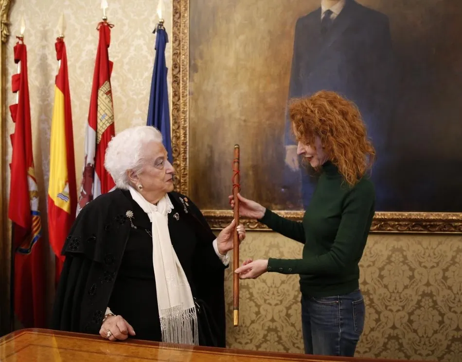 Foto 2 - Las mujeres de Salamanca reciben el bast&oacute;n de mando para celebrar a Santa &Aacute;gueda&nbsp;  