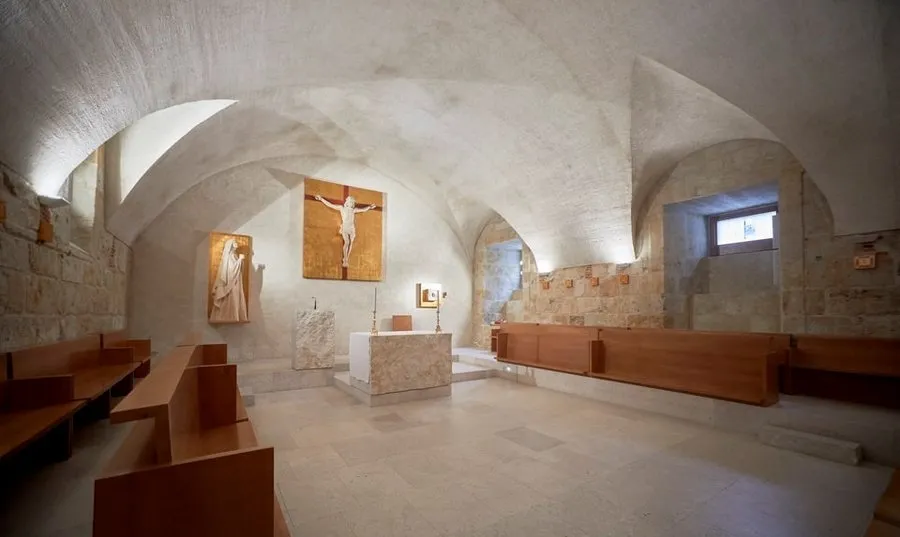 Capilla de la Universidad Pontificia de Salamanca (UPSA), obra del arquitecto Pablo Guillén