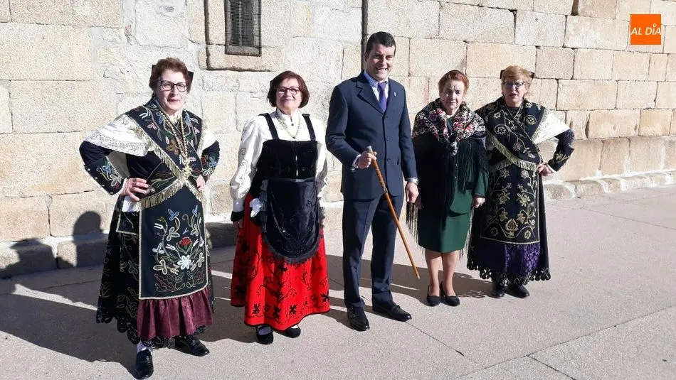 Foto 5 - Las Aguedas de La Fregeneda celebran la fiesta de su patrona desde primera hora de la ma&ntilde;ana