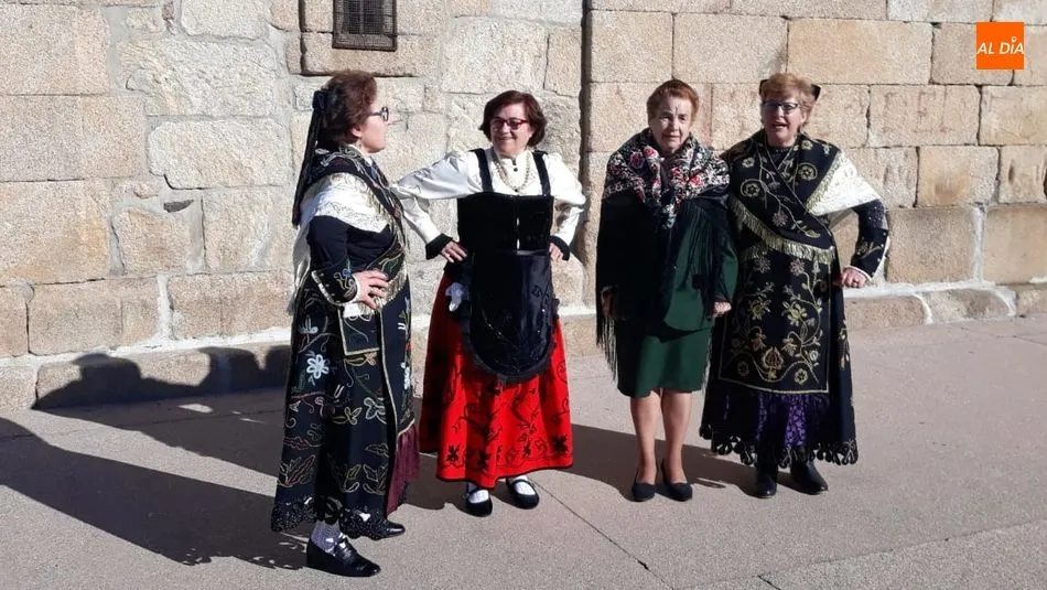 Foto 7 - Las Aguedas de La Fregeneda celebran la fiesta de su patrona desde primera hora de la ma&ntilde;ana