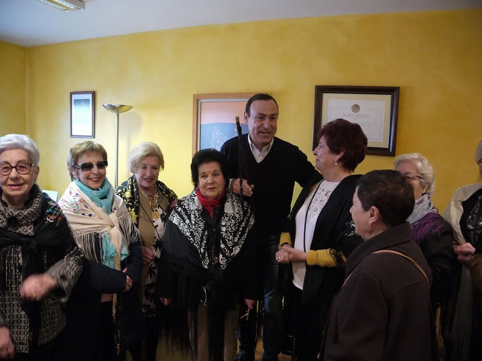 Foto 10 - Ambiente festivo en el Ayuntamiento de Carbajosa para recibir a las &aacute;guedas