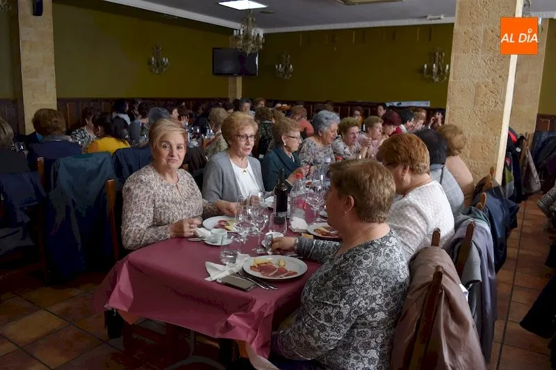 Foto 10 - Multitudinaria celebraci&oacute;n de la fiesta de Santa &Aacute;gueda por parte de las mujeres albenses