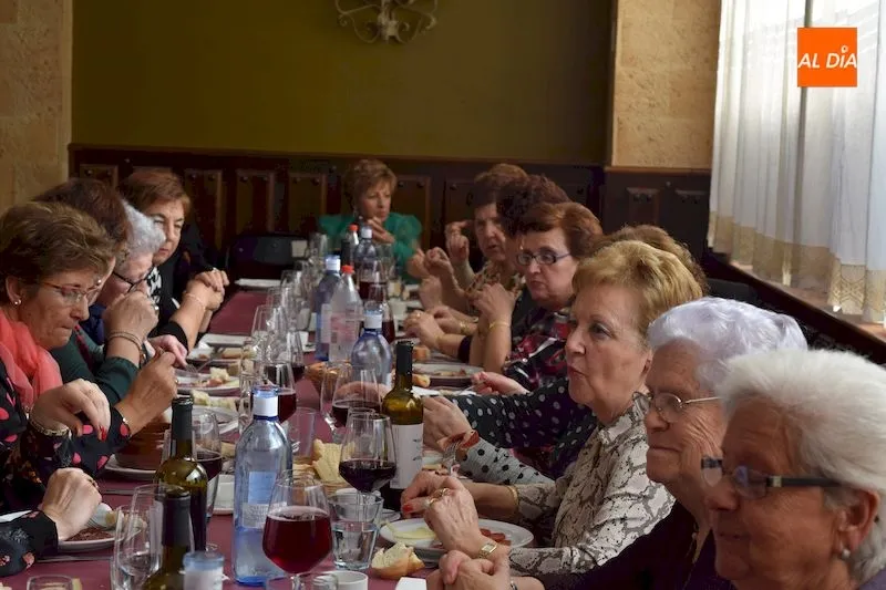 Foto 9 - Multitudinaria celebraci&oacute;n de la fiesta de Santa &Aacute;gueda por parte de las mujeres albenses