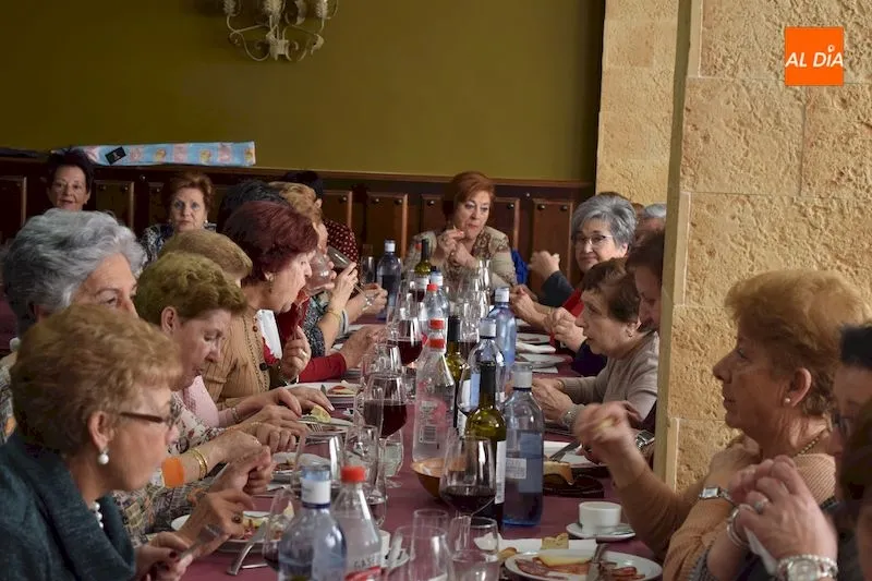 Foto 8 - Multitudinaria celebraci&oacute;n de la fiesta de Santa &Aacute;gueda por parte de las mujeres albenses